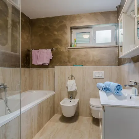 Holiday home Awesome In With Wifi Malinska